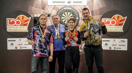 Titulētais Razma un jauniešu čempione Kirilova uzvar Uzvaras kausā Darts virslīgā šautriņu mešanā